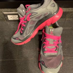 UA THINK PINK WOMEN’S SIZE 10